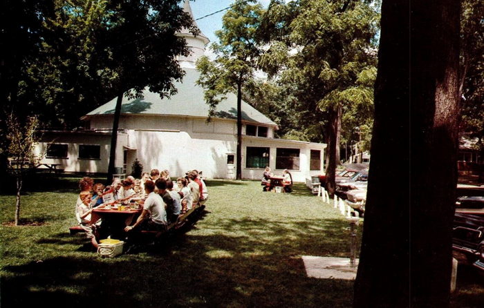 Gull Lake Ministries (Gull Lake Bible Conference) - Vintage Postcard (newer photo)